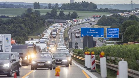 Ludwigsburg Vollsperrung Der A Unfall Mit Drei Fahrzeugen