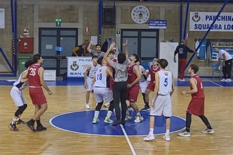 Basket Milazzo Cocuzza Primo Successo Per L Under 19 Contro La Life