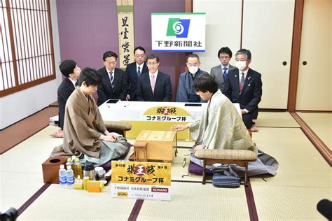 【棋王戦】藤井聡太棋王、タイトル戦連勝記録「21」に伸ばす 伊藤匠七段下し無敗防衛で8冠堅持 社会写真ニュース 日刊スポーツ