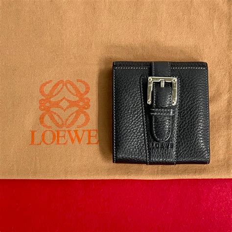 【楽天市場】【ポイント2倍】未使用 保管品 極 美品 Loewe ロエベ ベルト モチーフ レザー ブラック 二つ折り財布 コンパクト