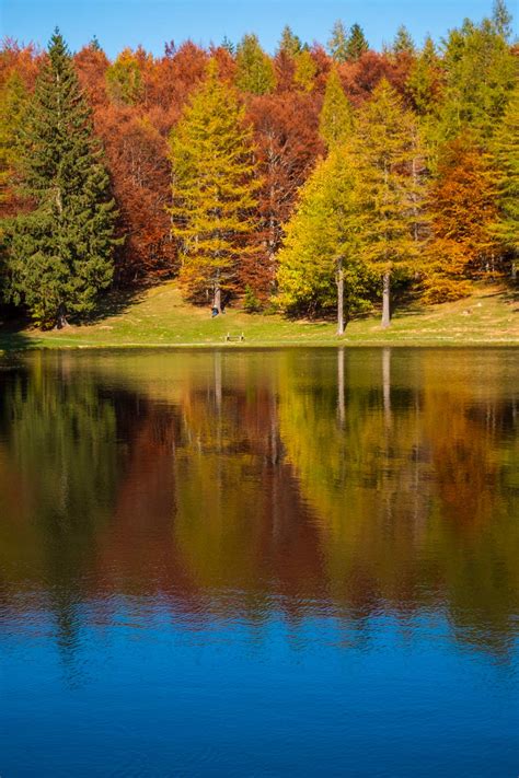 Il Lago Della Ninfa In Appennino Modenese