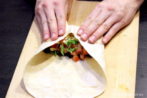 Burrito z szarpanym kurczakiem i pastą fasolową Blog Ale Meksyk