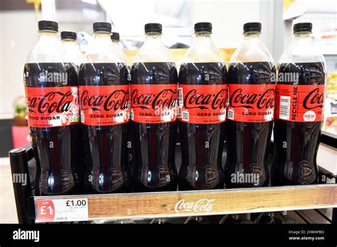 Coca Cola Bottles In Supermarket In Banque De Photographies Et Dimages