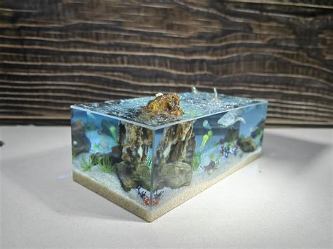 Capture A Mini Underwater World In Resin Roceans