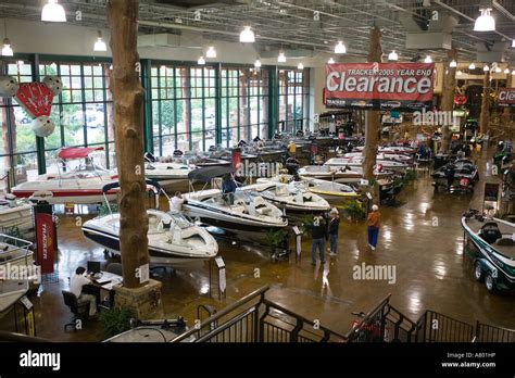 farahzahidah11: Tracker Bass Pro Shop Boats