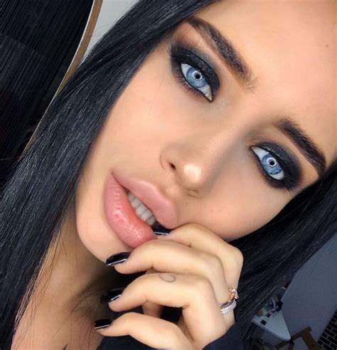 ⊱ɛʂɬཞɛƖƖą⊰ Beauty Hair Makeup Black Hair Blue Eyes Beautiful Makeup