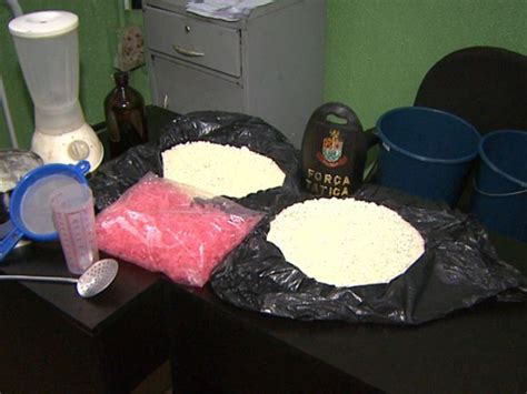 G1 Quatro são detidos 5 kg de pasta base de cocaína em Ribeirão