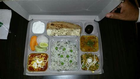 Food delivery In Train At Nagpur Railway Station – TravelerFood.com