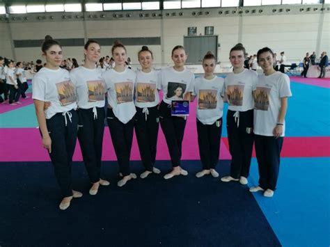 Ragazze Della Ike Alla Finale Nazionale Del Campionato Ginnastica In