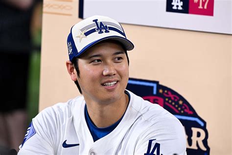 【mlb】大谷翔平とグラスノーが“自撮り”2ショットで満喫 ダービー出場のテオスカーに笑顔でアドバイス「センター方向へ打て」 Spread