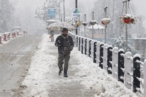 SNOW IN KASHMIR