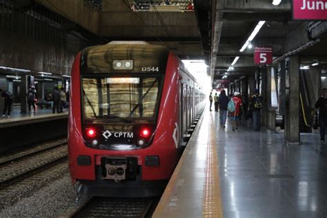 Homem morre atropelado por trem após confusão em linha da CPTM Jovem Pan