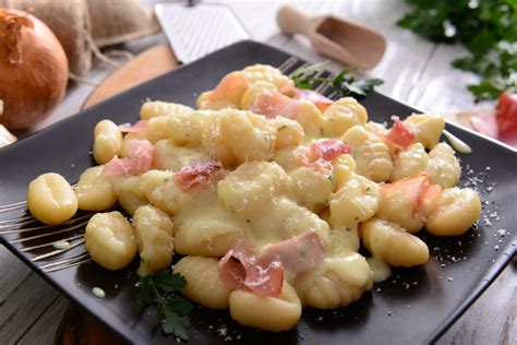 Receta de ñoquis con salsa carbonara al estilo casero