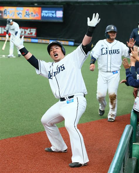 西武山川穂高の「どすこい」／思い出のパラパラ写真 プロ野球写真ニュース 日刊スポーツ