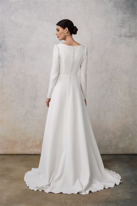 Long Sleeves Elegant Basque Waist Wedding Dress