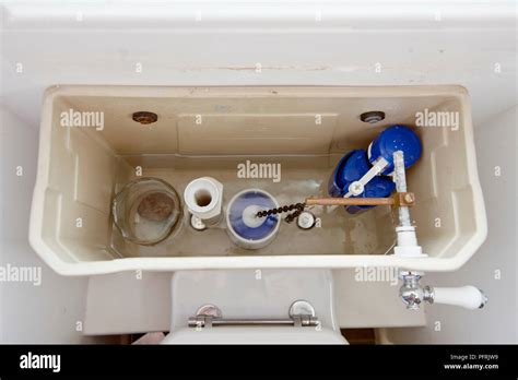 Cistern Toilet Hi-res Stock Photography And Images Alamy, 56% OFF