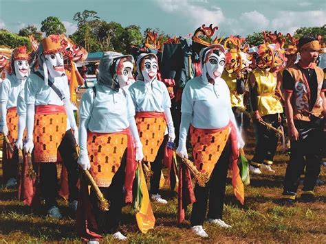 Mengintip Ritual Kematian Suku Dayak Dalam Festival Babukung 2019