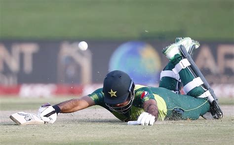 Fakhar Zaman Dives To Make His Ground Espncricinfo