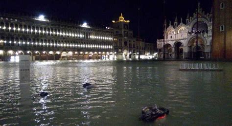 Maltempo A Venezia Acqua Alta Record Centimetri Non Accadeva Dal