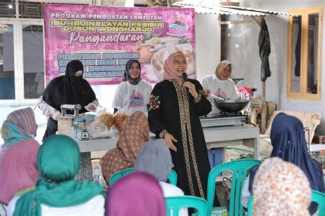 Wanita Nelayan Ganjar Beri Pelatihan Produksi Keripik Ikan Di Pangandaran