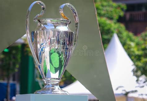 Taza De La Liga De Campeones De Uefa Foto Editorial Imagen De Durante Madrid 124056601