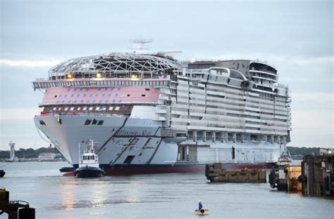 Wonder Of The Seas : Cedric Cailteux | Croisières de Luxe on Twitter in 2020 | Saint-nazaire ...