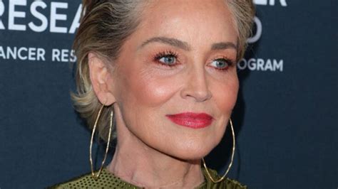 Sharon Stone 65 ans prend la pose en bikini et dévoile sa silhouette