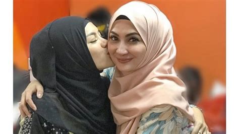 Nikita Mirzani Mantap Berhijab Natalie Sarah Panjatkan Doa Semoga