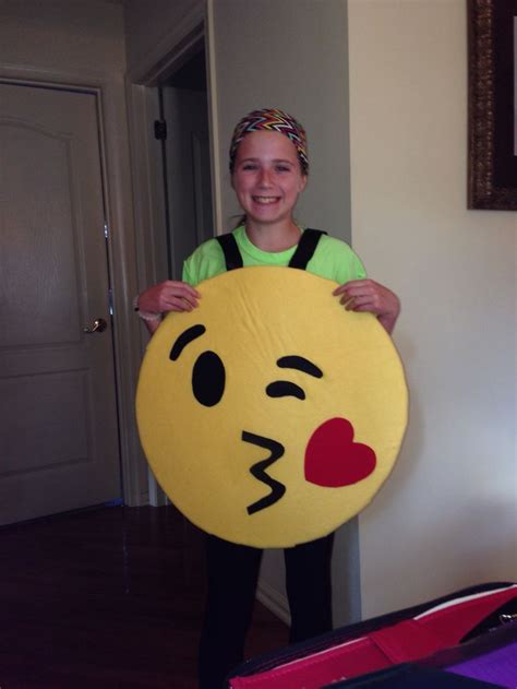 Adorable Emoji Costume Foami Moldes Payasos Moldes