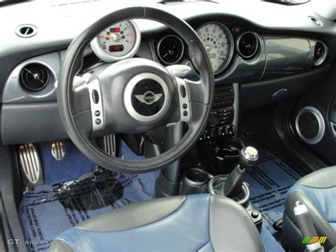 2004 Mini Cooper S Hardtop interior Photo #53033042 | GTCarLot.com