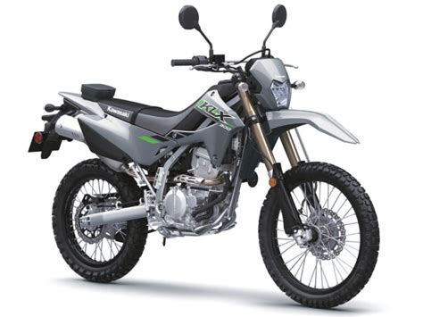 カワサキ「klx300sm」2025年モデル登場！ パワフルな水冷292cc単気筒の 闘う4スト”に新色【北米】│webヤングマシン｜新車