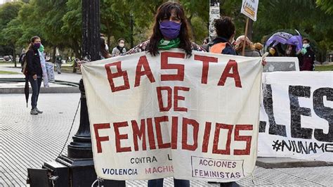 Día De La Mujer Cuál Es La Diferencia Entre Femicidio Y Feminicidio