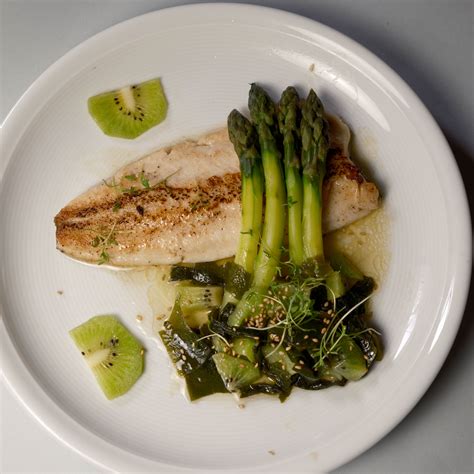 Forellenfilet Mit Spargeln Terre Et Mer Magenlos Aber Nicht Gaumenlos