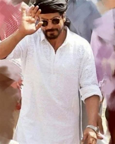 Raees (Raees Cast) Fan Photos | Raees Photos, Images, Pictures # 39149 - FilmiBeat