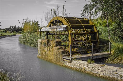 Gc Ytfk Canal De Carpentras Traditional Cache In Provence Alpes