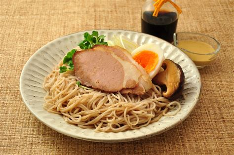 冷やし からし全粒麺 一筋縄の三輪山勝製麺は天日塩と吉野葛でツヤと喉越しが違います