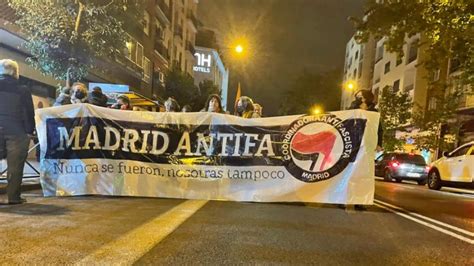 Cientos De Personas Asisten A Una Marcha Antifascista En Madrid