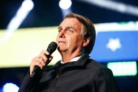 Bolsonaro espalha fake de que foi indiciado de homicídio pela CPI