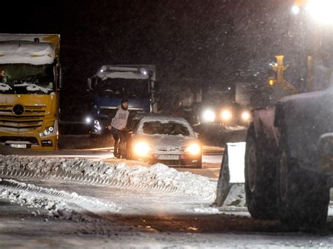 40 stopni Celsjusza 145 wypadków 12 godzinne korki Rekordowa zima w