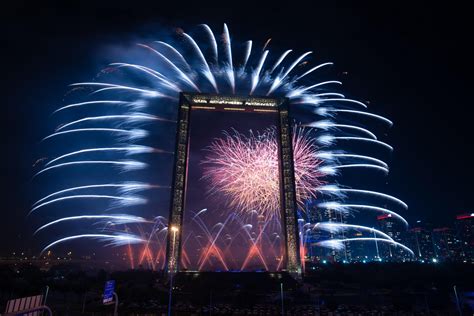 Dubai Frame New Years Eve Celebrations FLASH ART FX Feuerwerk