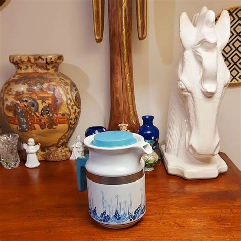 Cafeteira em porcelana Pozzani Dônama Antiquário