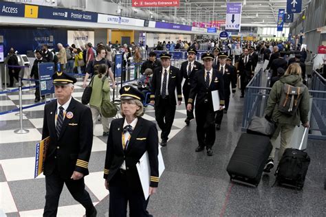 United Pilots Picket For Higher Pay As Pressure Builds Before Summer