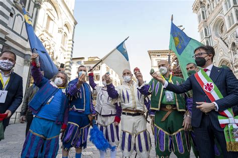 Pasqua Torna Lo Scoppio Del Carro A Firenze Dove Vederlo Video