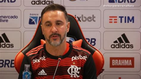 Flamengo oficializa despedimento de Vítor Pereira