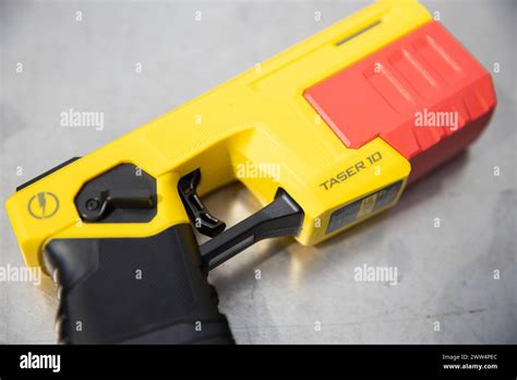 Taser Police Hi Res Stock Photography And Images Alamy