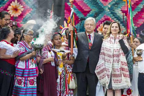 En Evento Simb Lico Amlo Entrega Bast N De Mando A Claudia Sheinbaum