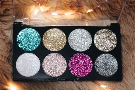 Une Palette De Paillettes Pour Les Yeux Moins De Lovely February