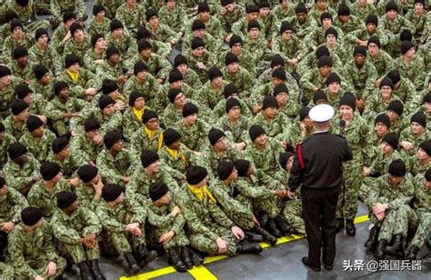 真「引狼入室」，美軍士兵凌晨在基地外逗土狼，致4名士兵被咬傷 每日頭條