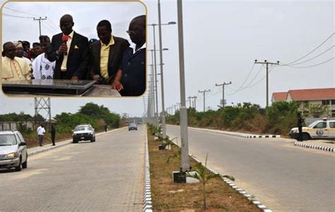 Fashola Hands Over Renamed Olubunmi Okogie Road In Sangotedo Ajah