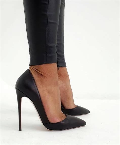 Pingl Par Imaan Sur Heels And Shoes Talons